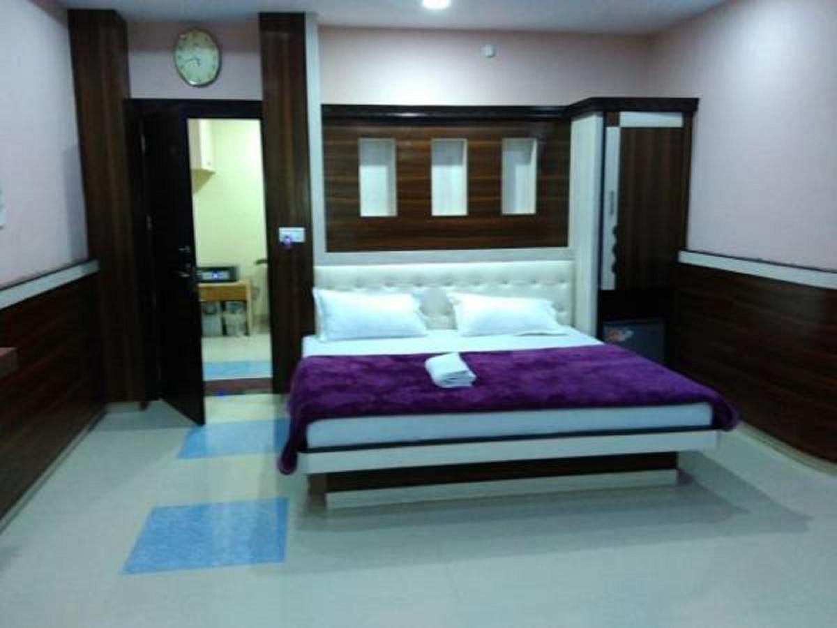 Hotel Blue Star Datia Екстер'єр фото
